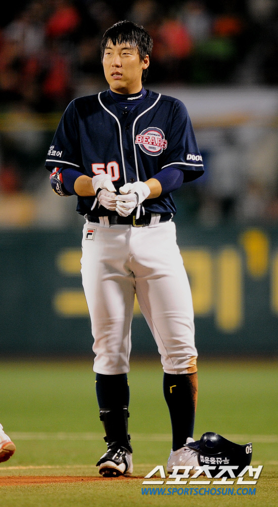 
	2010,10,08

PO1���� �Ｚ-�λ�

�λ� �������� ���� �ʴ�. �������� PO2������ ���߷� ���������� ������ ��Ÿ�ڷμ��� ������ �ø��� ���ߴ�.

4ȸ�� 2�翡�� 3��� ������ �ƿ��� �������� ǥ���� �����ִ�.

�뱸=������ ���� baser@sportschosun.com


