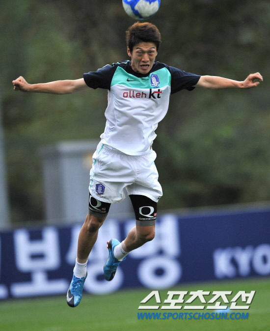 
	����巡�� ��û���� 8�� ����NFC �ؿ��ĸ��� �Ʒÿ��� �̿�ǥ�� ���͸��� ��������� �����ϰ� �ִ�.       ����NFC=������ ���� young@sportschosun.com


