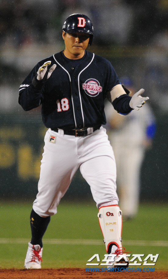 
	2010,10,08

PO1���� �Ｚ-�λ�

6ȸ�� ���� ���翡�� �赿�ְ� 2Ÿ�� ����Ÿ�� ġ�� �ڼ��� ġ�� �����ϰ� �ִ�.

�뱸=������ ���� baser@sportschosun.com


