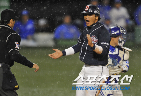 
	2010�� 10�� 8��

8�� �뱸���� ���� �λ�� �Ｚ�� �÷��̿��� 2�������� 6ȸ�� ���� ���缭 �̼����� �߰߼� �ö��̶� Ȩ�� ���� 3������ �������� ȯȣ�ϰ� �ִ�.

�뱸= ���� ���� kyungmin@sportschosun.com


