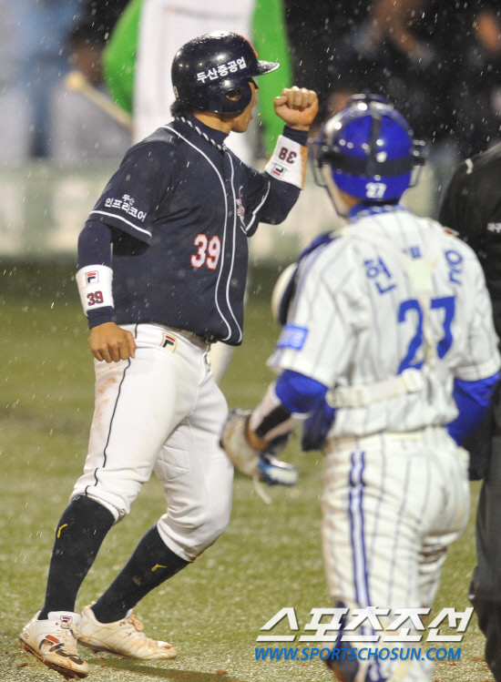 
	8�� �뱸���� ���ξ߱� �÷��̿��� 2���� �Ｚ���̿���-�λ꺣� ��Ⱑ ���ȴ�. 6ȸ ���� ���� �λ� �̼����� ª�� �ܾ��ö��̶� 3������ �������� �����ϸ� ȯȣ�ϰ� �ִ�. 

�뱸=������ ���� songs@sportschosun.com


