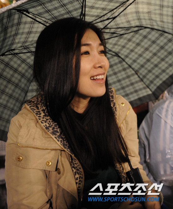 
	8�� �뱸���� ���ξ߱� �÷��̿��� 2���� �Ｚ���̿���-�λ꺣� ��Ⱑ ���ȴ�. �� ������ �������� �ұ��ϰ� �Ｚ �������� ���� ������[����] ���� ��⸦ �����ϰ� �ִ�. �ӽ� 4 ���� �ӿ��� �ұ��ϸ� �Ƹ��ٿ� �̸� �����ϸ� ��⸦ ���Ѻ��� �ִ�. 

�뱸=������ ���� songs@sportschosun.com


