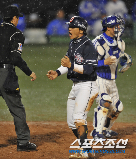 
	2010�� 10�� 8��

8�� �뱸���� ���� �λ�� �Ｚ�� �÷��̿��� 2�������� 6ȸ�� ���� ���缭 �̼����� �߰߼� �ö��̶� Ȩ�� ���� 3������ �������� ȯȣ�ϰ� �ִ�.

�뱸= ���� ���� kyungmin@sportschosun.com


