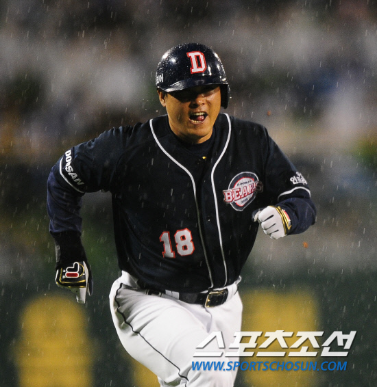 
	2010,10,08

PO1���� �Ｚ-�λ�

6ȸ�� ���� ���翡�� �赿�ְ� 2Ÿ�� ����Ÿ�� ġ�� 1�縦 ���� �޷� ������ �ִ�.

�뱸=������ ���� baser@sportschosun.com


