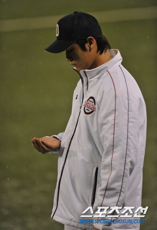 
	2010�� 10�� 8��

8�� �뱸���� ���� �λ�� �Ｚ�� �÷��̿��� 2�������� �λ� ȫ����� ������ �� �տ� ��ƺ��� �ִ�.

�뱸= ���� ���� kyungmin@sportschosun.com


