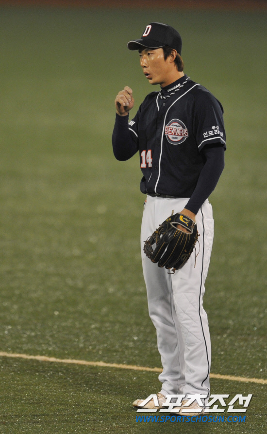 
	2010�� 10�� 8��

8�� �뱸���� ���� �λ�� �Ｚ�� �÷��̿��� 2�������� 9ȸ�� ���� 1�缭 4�� �������� ����� ���� ������ �Ǽ۱��� Ÿ�����ڸ� ��� ����� 2��� �������� ���Ǿ��� �ϰ� �ִ�.

�뱸= ���� ���� kyungmin@sportschosun.com


