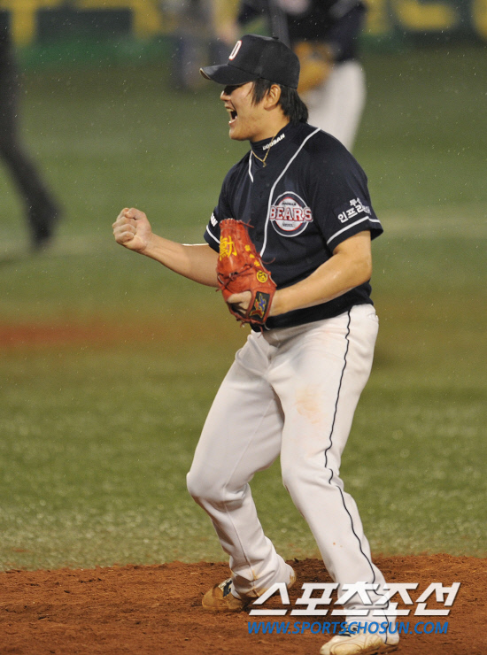 
	8�� �뱸���� ���� �λ�� �Ｚ�� �÷��̿��� 2�������� 9ȸ�� 2�� 2,3�缭 �Ｚ ������ �������� ��Ƴ��� ���� ���⿡�� ���س� �λ� �������� ȯȣ�ϰ� �ִ�.

�뱸= ���� ���� kyungmin@sportschosun.com


