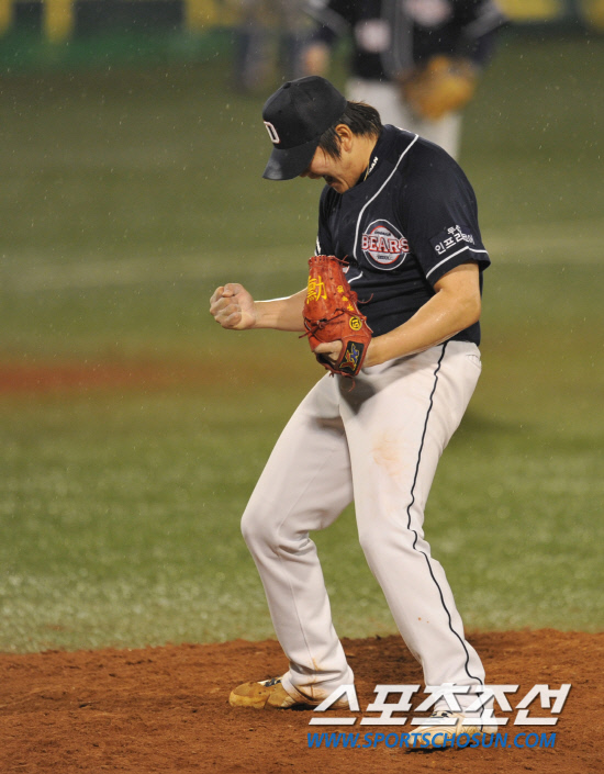 
	8�� �뱸���� ���� �λ�� �Ｚ�� �÷��̿��� 2�������� 9ȸ�� 2�� 2,3�缭 �Ｚ ������ �������� ��Ƴ��� ���� ���⿡�� ���س� �λ� �������� ȯȣ�ϰ� �ִ�.

�뱸= ���� ���� kyungmin@sportschosun.com


