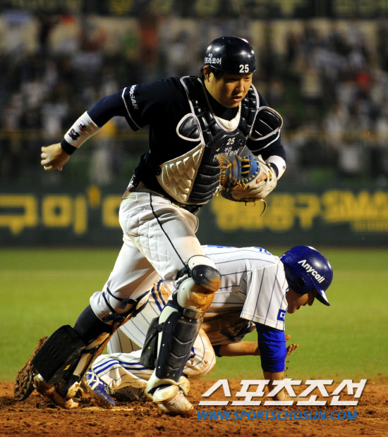 
	2010,10,08

PO1���� �Ｚ-�λ�

�λ��� 9ȸ�� ������ ��Ȳ�� �¾Ҵ�.

9ȸ�� 1�� 1,3�翡�� 3������ �����찡 �������� ���߶��� �� �λ� �������� Ȩ�۱� �Ǽ��� Ȩ���� ���ٵǰ� �ִ�.

�뱸=������ ���� baser@sportschosun.com


