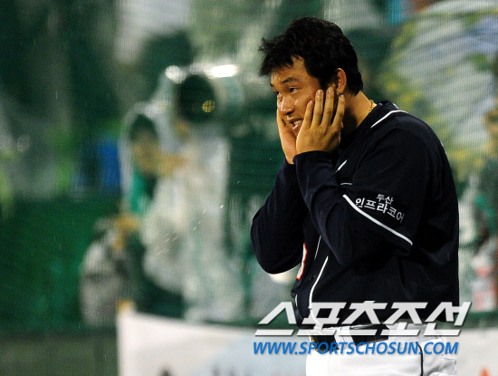 
	2010,10,08

PO1���� �Ｚ-�λ�

�λ� �赿�ְ� �Ǹ� ������ PO2������ ���� �� ������� ���� �� ä �ȵ��� ������ ���� �ִ�

�뱸=������ ���� baser@sportschosun.com


