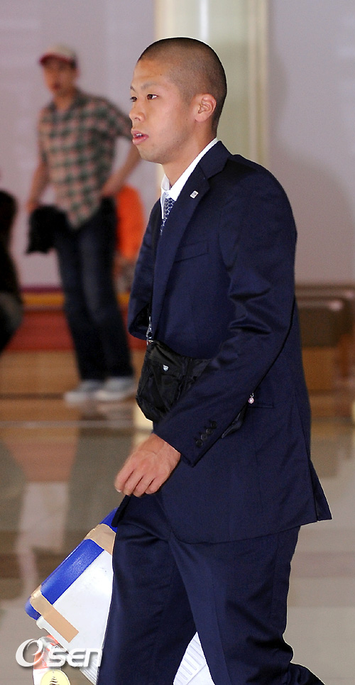 
	[����]�𸮸��� ��ī��Ű,'�̱�� ���ڴ�!'
