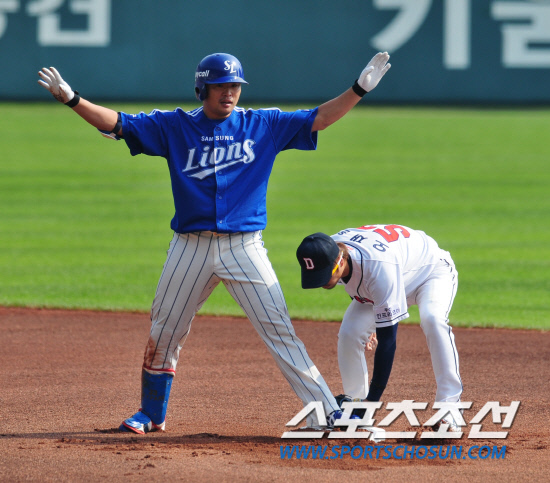 
	����������

2010�� 10�� 10��

10�� ��ǿ��� ���� �Ｚ�� �λ��� �÷��̿��� 3�������� 1ȸ�� �����̰� 3�缱���� ��Ÿ�� ġ�� 2�缭 �������ǰ� �ִ�.

���= ���� ���� kyungmin@sportschosun.com


