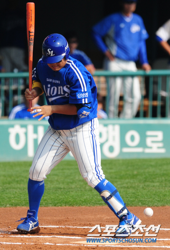 
	����������

2010�� 10�� 10��

10�� ��ǿ��� ���� �Ｚ�� �λ��� �÷��̿��� 3�������� 1ȸ�� �Ｚ �ڼ����� ���庼�� ���ϰ� �ִ�.

���= ���� ���� kyungmin@sportschosun.com


