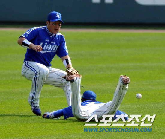 
	10�� ��ǿ��� ���� �Ｚ�� �λ��� �÷��̿��� 3���� �λ��� 1ȸ�� ���� ���� 1�翡�� ������� ģ Ÿ���� �Ｚ ���ݼ� ������ ��¦ �ѱ�� ����� ��Ÿ�� �ƴ�.

���=������ ����rainmaker@sportschosun.com


