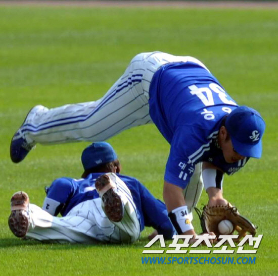 
	10�� ��ǿ��� ���� �Ｚ�� �λ��� �÷��̿��� 3���� �λ��� 1ȸ�� ���� ���� 1�翡�� ������� ģ Ÿ���� �Ｚ ���ݼ� ������ ��¦ �ѱ�� ����� ��Ÿ�� �ƴ�.

���=������ ����rainmaker@sportschosun.com


