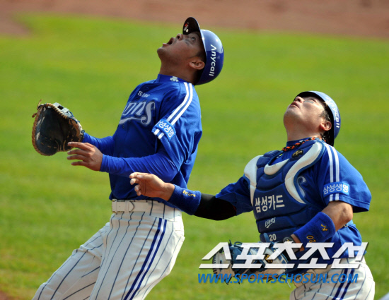 
	10�� ��ǿ��� ���� �Ｚ�� �λ��� �÷��̿��� 3���� �λ��� 1ȸ�� ���� 1�� 2,3�翡�� �赿���� ���� ���� �� Ÿ���� ���� ������� 1��� ä������ �Ѿư��� �ִ�. �� Ÿ���� �ᱹ ä������ ó�� �ߴ�.

���=������ ����rainmaker@sportschosun.com


