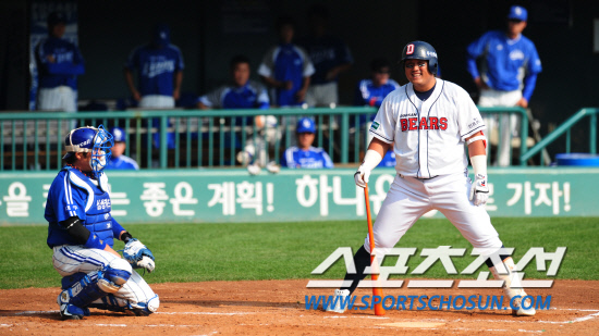 
	����������

2010�� 10�� 10��

10�� ��ǿ��� ���� �Ｚ�� �λ��� �÷��̿��� 3�������� 1ȸ�� �λ� ���ؼ��� ��ä�� �ֽ��� ��Ʈ����ũ ������ ���Ǿ��� �ϰ� �ִ�.

���= ���� ���� kyungmin@sportschosun.com


