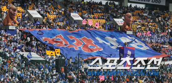 
	����������

2010�� 10�� 10��

10�� ��ǿ��� ���� �Ｚ�� �λ��� �÷��̿��� 3�������� �Ｚ �������� ���� �������� ��ġ�� �ִ�.

���= ���� ���� kyungmin@sportschosun.com


