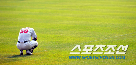 
	10�� ��ǿ��� ���� �Ｚ�� �λ��� �÷��̿��� 3���� �λ��� 3ȸ�� ���� 1�� 1,3�翡�� �������� ����Ÿ�� ġ�� �ڸ����� �Ͼ�� ���ϰ� �ִ�. �������� ��ٷ� ����ö�� ��ü�ƴ�.

���=������ ����rainmaker@sportschosun.com


