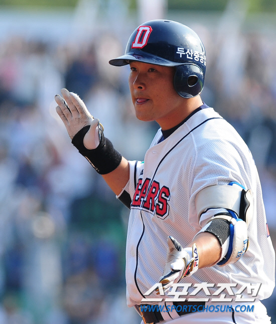 
	2010,10,10

PO3���� �λ�-�Ｚ

���� �赿�ִ�.

8�� ������ PO3�������� �λ� �赿�ִ�4-1�� �����ִ� 3ȸ�� ���� 1,3���� ��ȸ�� ��� 1Ÿ�� ��Ÿ�� �� �߰��� ������ �����ߴ�.

���=������ ���� basser@sportschosun.com


