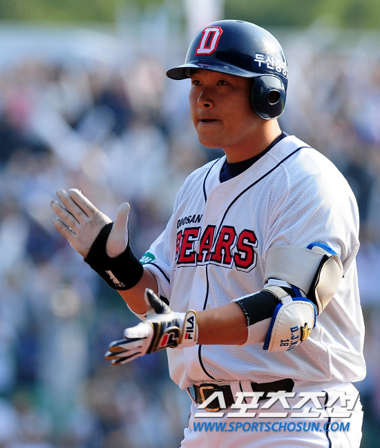 
	2010,10,10

PO3���� �λ�-�Ｚ

���� �赿�ִ�.

8�� ������ PO3�������� �λ� �赿�ִ�4-1�� �����ִ� 3ȸ�� ���� 1,3���� ��ȸ�� ��� 1Ÿ�� ��Ÿ�� �� �߰��� ������ �����ߴ�.

���=������ ���� basser@sportschosun.com


