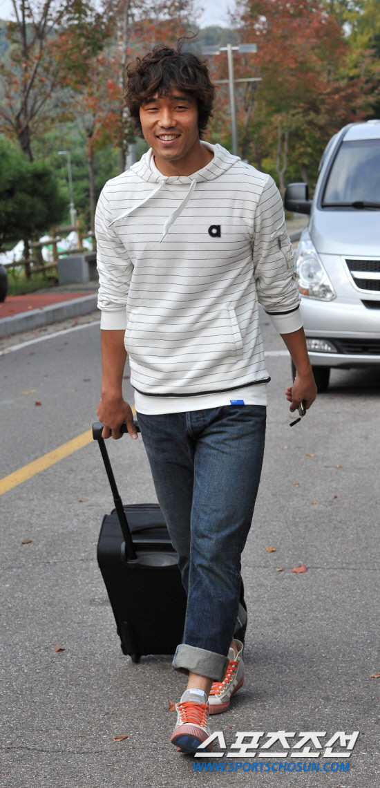 
	���������� 2010.10.10.

���ֿ��� �ָ� �ܹ��� ��ġ�� û������ ���� �����ĵ�Ƽ �������� 10�� ����NFC�� �Լ��ϰ� �ִ�. ������ 13�� ������ ���� ���� ����NFC�� �Լ��Կ� ���� �ؿ��� 11���� �Բ� ���ú��� ���� 12�� �������� �յΰ� ��������  �Ʒÿ� ������ �����̴�.

����NFC=�����ʱ��� 

young@sportschosun.com


