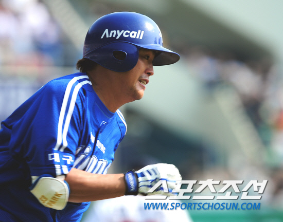 
	2010,10,10

PO3���� �λ�-�Ｚ

���� �赿�ִ�.

8�� ������ PO3�������� �Ｚ �����̰� ȸ�� ���翡��  2��Ÿ�� ġ�� �ִ�.�����̴� 1ȸ�ʿ��� 2��Ÿ�� �� 4ȸ ���� 2���� 2��Ÿ�� ����ϰ� �ִ�.

���=������ ���� basser@sportschosun.com


