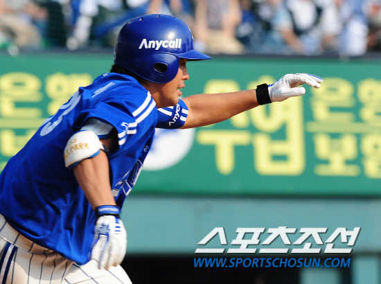 
	2010,10,10

PO3���� �λ�-�Ｚ

���� �赿�ִ�.

8�� ������ PO3�������� �Ｚ �����̰� ȸ�� ���翡��  2��Ÿ�� ġ�� �ִ�.�����̴� 1ȸ�ʿ��� 2��Ÿ�� �� 4ȸ ���� 2���� 2��Ÿ�� ����ϰ� �ִ�.

���=������ ���� basser@sportschosun.com


