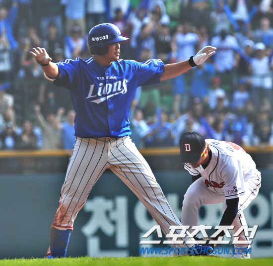 
	2010,10,10

PO3���� �λ�-�Ｚ

���� �赿�ִ�.

8�� ������ PO3�������� �Ｚ �����̰� 1ȸ�� ���翡�� ���� 2��Ÿ�� ġ�� 2�翡�� ���� ���� ������������ ���ϰ� �ִ�.

���=������ ���� basser@sportschosun.com


