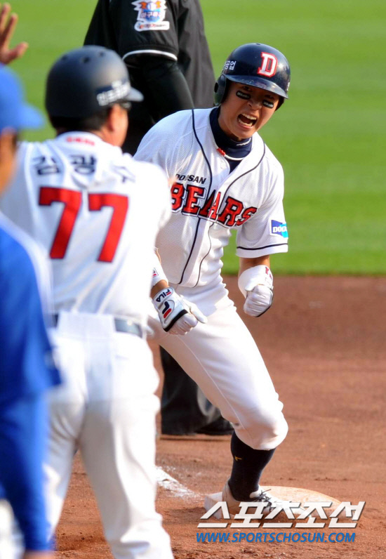 
	10�� ��ǿ��� ���� �Ｚ�� �λ��� �÷��̿��� 3���� �λ��� 4�� ���� 1�� 1,2�翡�� �������� ���� 3��Ÿ�� ġ�� ȯȣ �ϰ� �ִ�.

���=������ ����rainmaker@sportschosun.com


