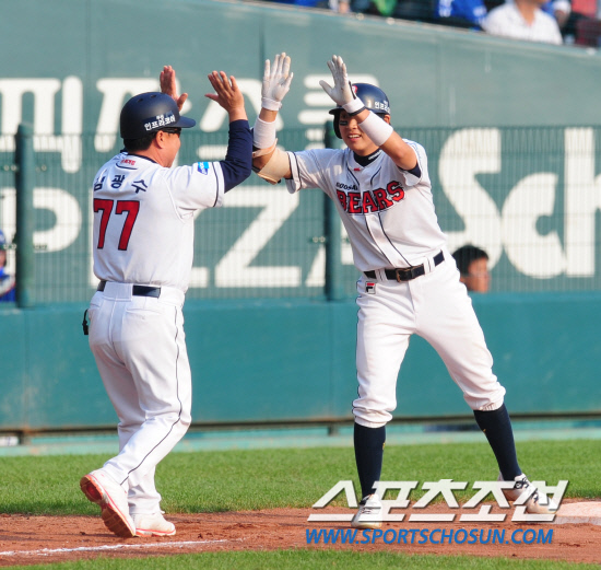 
	����������

2010�� 10�� 10��

10�� ��ǿ��� ���� �Ｚ�� �λ��� �÷��̿��� 3�������� 4ȸ�� 3��Ÿ�� ������ ���� �λ� ������(������)�� �豤�� ��ġ�� �������̺긦 ������ �ִ�.

���= ���� ���� kyungmin@sportschosun.com


