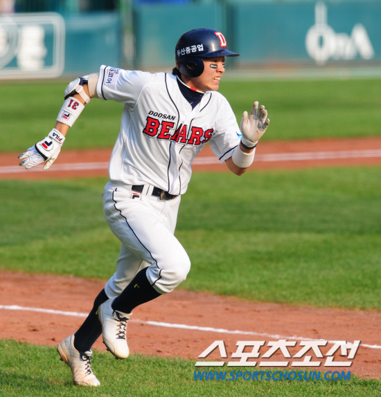 
	����������

2010�� 10�� 10��

10�� ��ǿ��� ���� �Ｚ�� �λ��� �÷��̿��� 3�������� 4ȸ�� 3��Ÿ�� ������ ���� �λ� �������� ���������ϰ� �ִ�.

���= ���� ���� kyungmin@sportschosun.com


