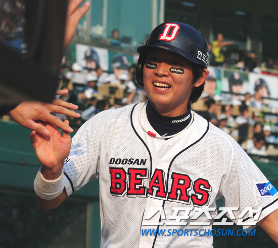 
	2010,10,10

PO3���� �λ�-�Ｚ

8�� ������ PO3�������� �λ� �������� ũ�� �� ���ߴ�. �������� 4-2�� ������ �ִ� 4ȸ�� 1�� 1,2�翡�� 2Ÿ�� ���� 3��Ÿ�� �� ������ ������ �������. �ļ�Ÿ�� �������� ������Ÿ�� Ȩ�� ���� �������� ������ �����ϰ� �ִ�.

���=������ ���� basser@sportschosun.com


