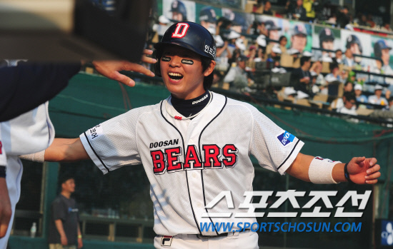 
	2010,10,10

PO3���� �λ�-�Ｚ

8�� ������ PO3�������� �λ� �������� ũ�� �� ���ߴ�. �������� 4-2�� ������ �ִ� 4ȸ�� 1�� 1,2�翡�� 2Ÿ�� ���� 3��Ÿ�� �� ������ ������ �������. �ļ�Ÿ�� �������� ������Ÿ�� Ȩ�� ���� �������� ������ �����ϰ� �ִ�.

���=������ ���� basser@sportschosun.com


