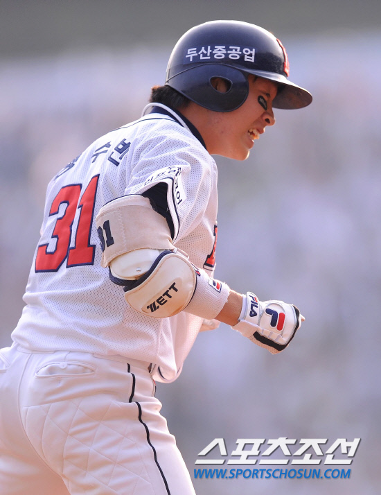 
	2010.10.10/

10�� ��ǿ��� ���ξ߱� �÷��̿��� 3���� �Ｚ-�λ� ��Ⱑ ���ȴ�. �λ� 4�� 1�� 1,2�翡�� �������� 2Ÿ�� 3��Ÿ�� ġ�� 3�翡�� ȯȣ�ϰ� �ִ�.

���=������ ���� songs@sportschosun.com


