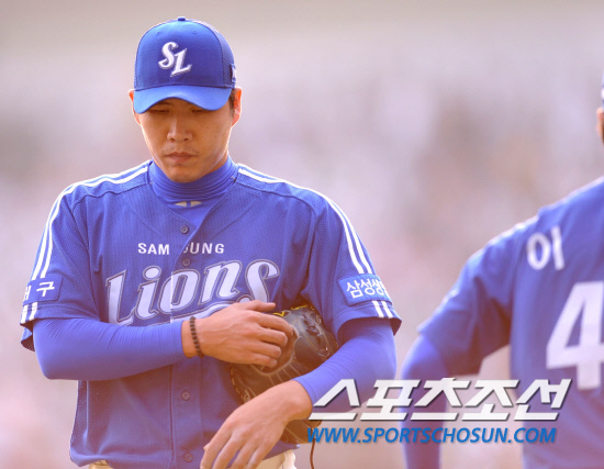 
	2010.10.10/

10�� ��ǿ��� ���ξ߱� �÷��̿��� 3���� �Ｚ-�λ� ��Ⱑ ���ȴ�. �Ｚ ���� ���� ������ 6ȸ ������ ������ �������� �������� ����Ű�� �̿켱�� ��ü�ǰ� �ִ�.

���=������ ���� songs@sportschosun.com


