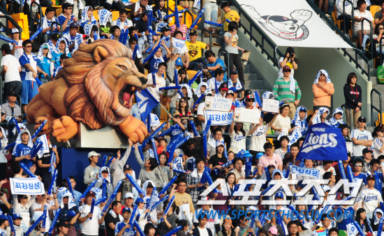 
	����������

2010�� 10�� 10��

10�� ��ǿ��� ���� �Ｚ�� �λ��� �÷��̿��� 3�������� �Ｚ �������� ���� ���ڻ��� ������ �����ɰ� �ִ�.

���= ���� ���� kyungmin@sportschosun.com


