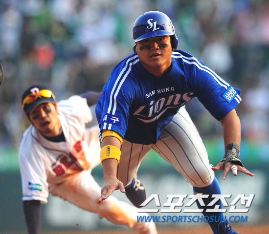 
	2010,10,10

PO3���� �λ�-�Ｚ

8�� ������ PO3�������� �Ｚ�� �ȵŵ� �ʹ� �ȵȴ�.

7ȸ�� ���� 1�翡�� 1������ �ڼ����� �������� 1�� ���� �� ���쿡 �ɸ��� ���Ҵ�.

�ڼ����� ū ��ġ�� �丮���� ���� ������ 1�� �ͷ縦 �õ������� �λ� 1��� ��������� �±׾ƿ����ϰ� ���Ҵ�.

���=������ ���� basser@sportschosun.com


