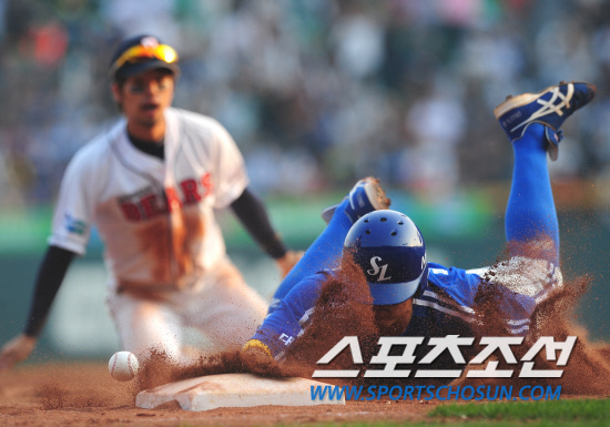 
	2010,10,10

PO3���� �λ�-�Ｚ

8�� ������ PO3�������� �Ｚ�� �ȵŵ� �ʹ� �ȵȴ�.

7ȸ�� ���� 1�翡�� 1������ �ڼ����� �������� 1�� ���� �� ���쿡 �ɸ��� ���Ҵ�.

�ڼ����� ū ��ġ�� �丮���� ���� ������ 1�� �ͷ縦 �õ������� �λ� 1��� ��������� �±׾ƿ����ϰ� ���Ҵ�.

���=������ ���� basser@sportschosun.com


