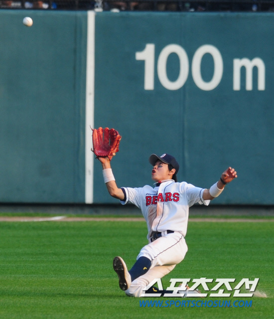 
	����������

2010�� 10�� 10��

10�� ��ǿ��� ���� �Ｚ�� �λ��� �÷��̿��� 3�������� 7ȸ�� �Ｚ ä������ Ÿ���� ���ͼ� �������� ������ ��Ƴ��� �ִ�.

���= ���� ���� kyungmin@sportschosun.com


