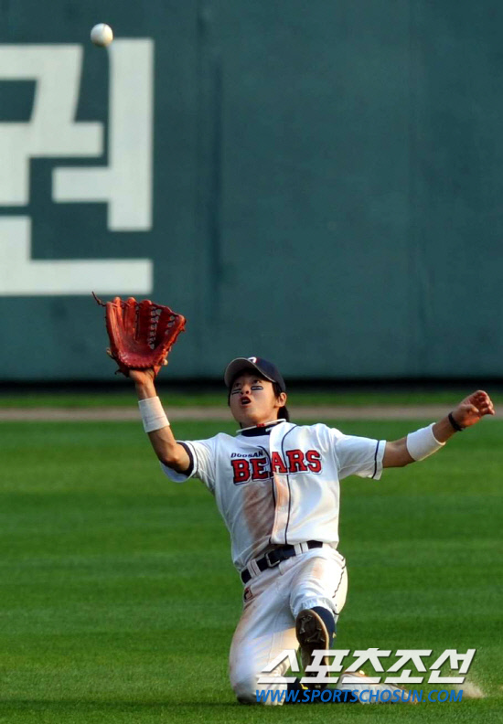 
	10�� ��ǿ��� ���� �Ｚ�� �λ��� �÷��̿��� 3�������� �λ� ���ͼ� �������� 7ȸ �Ｚ ä������ ��Ÿ�� Ÿ���� �����̵��ϸ� ��Ƴ��� �ִ�.

���=������ ����rainmaker@sportschosun.com


