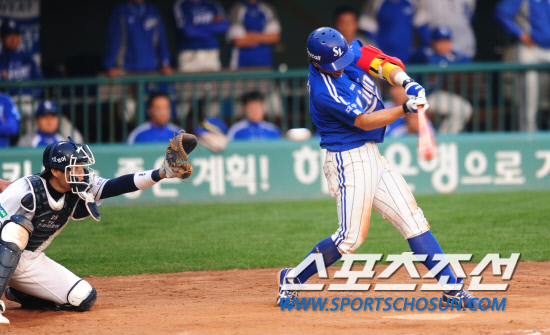 
	����������

2010�� 10�� 10��

10�� ��ǿ��� ���� �Ｚ�� �λ��� �÷��̿��� 3�������� 8ȸ�� �Ｚ �������� �����ƿ� ���ϰ� �ִ�.

���= ���� ���� kyungmin@sportschosun.com


