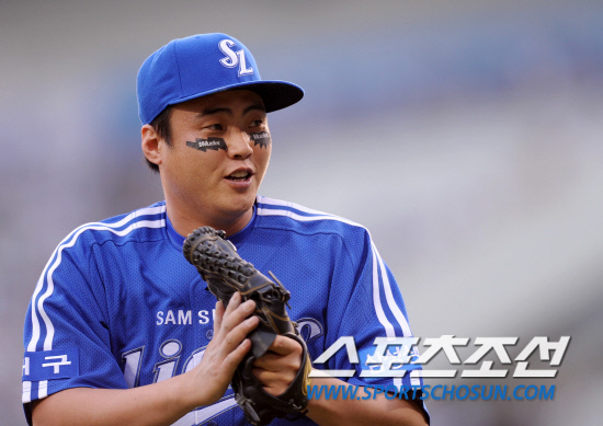 
	2010.10.10/

���ξ߱� �÷��̿��� 3���� �Ｚ-�λ� ���, 8ȸ ���� ������ �Ｚ �������� �λ� Ÿ�ڵ��� ���ڹ���� ���Ƴ��� �ڼ��� ġ�� ����带 �������� �ִ�.

���=������ ���� songs@sportschosun.com


