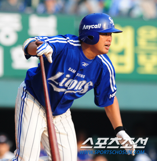 
	2010,10,10

PO3���� �λ�-�Ｚ

�������� ���̴�.

8�� ������ PO3�������� �Ｚ �����̰� 8ȸ�� 1Ÿ�� ���� 2��Ÿ�� ġ�� ���̽��� ���� �޷� ������ �ִ�.

�����̴� 8ȸ ���� 3���� ��Ÿ�� �ƴµ� ��� 2��Ÿ�� ����ߴ�.

���=������ ���� basser@sportschosun.com


