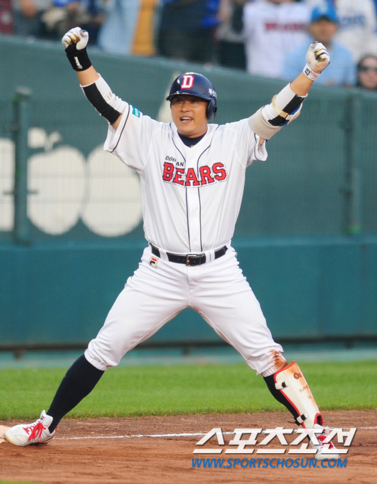 
	����������

2010�� 10�� 10��

10�� ��ǿ��� ���� �Ｚ�� �λ��� �÷��̿��� 3�������� 9ȸ�� �λ� �赿�ְ� ���߰� ��Ÿ�� ġ�� 3�缭 �������ǰ� �ִ�.

���= ���� ���� kyungmin@sportschosun.com


