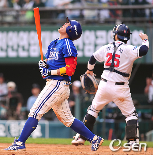 
	[����]������,'���⼭ �����̾�!'
