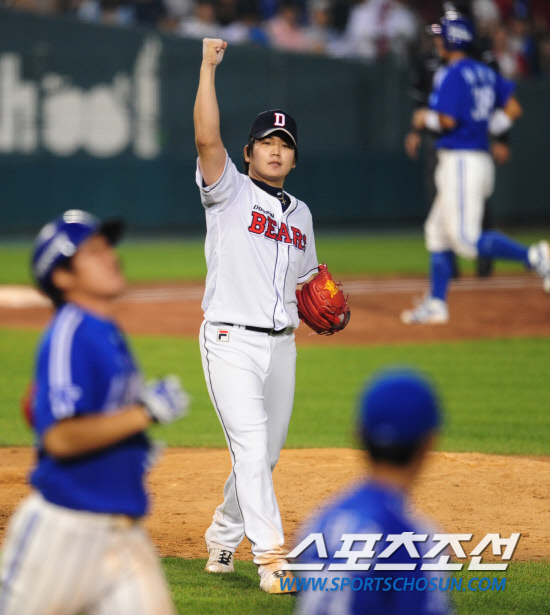 
	����������

2010�� 10�� 10��

10�� ��ǿ��� ���� �Ｚ�� �λ��� �÷��̿��� 3�������� 10ȸ�� 2�� 1,2�缭 �Ｚ �������� ���� ���� ó���� �λ� �������� ȯȣ�ϰ� �ִ�.

���= ���� ���� kyungmin@sportschosun.com


