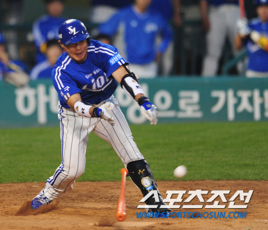 
	����������

2010�� 10�� 10��

10�� ��ǿ��� ���� �Ｚ�� �λ��� �÷��̿��� 3�������� 10ȸ�� �Ｚ �����԰� ���� ������ ġ�� ��Ʈ�� ��ġ�� �ִ�.

���= ���� ���� kyungmin@sportschosun.com


