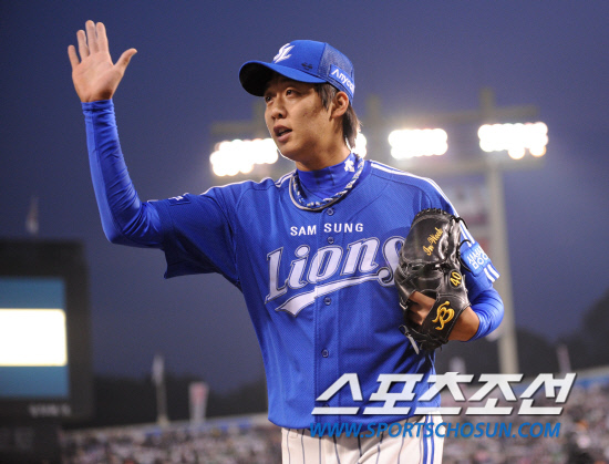 
	2010.10.10/

�Ｚ ���ο��� ���ξ߱� �÷��̿��� 3���� �Ｚ-�λ� ��� 10ȸ ���� �����ؼ� �λ� Ÿ���� ���� ���� ó���ϰ� ����带 �������� �ִ�. ������ �������̺긦 ������ �ִ� ���ο�.

���=������ ���� songs@sportschosun.com


