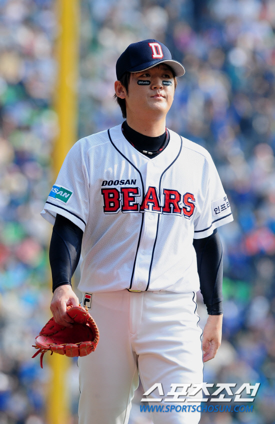 
	2010,10,10

PO3���� �λ�-�Ｚ

8�� ������ PO3�������� �λ� ���� �輱�찡 �ＺŸ�ڵ鿡�� ��Ÿ���ߴ�.

�輱��� 2ȸ���� 4������ �� �ٷ� ���������� ��ü�ƴ�.

���=������ ���� basser@sportschosun.com


